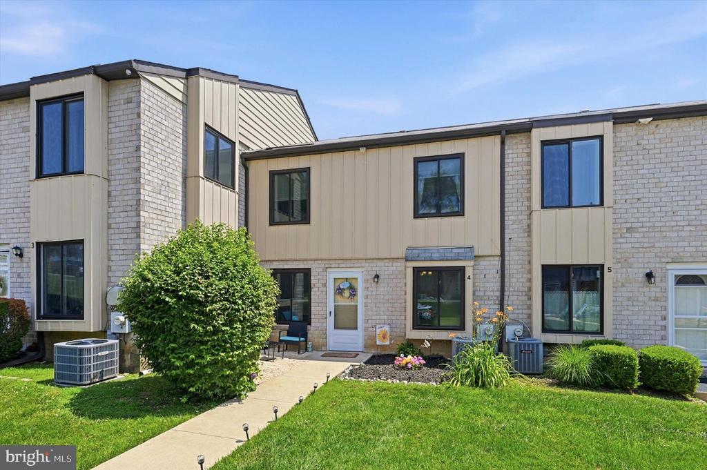 5200 HILLTOP DRIVE Unit: J4