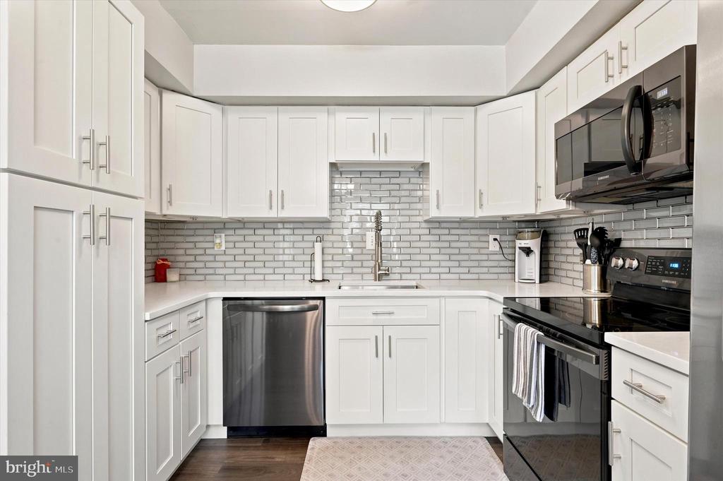 5200 HILLTOP DRIVE Unit: J4