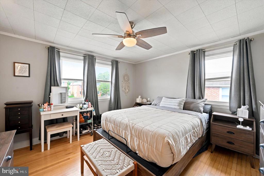 416 LAKEVIEW DRIVE