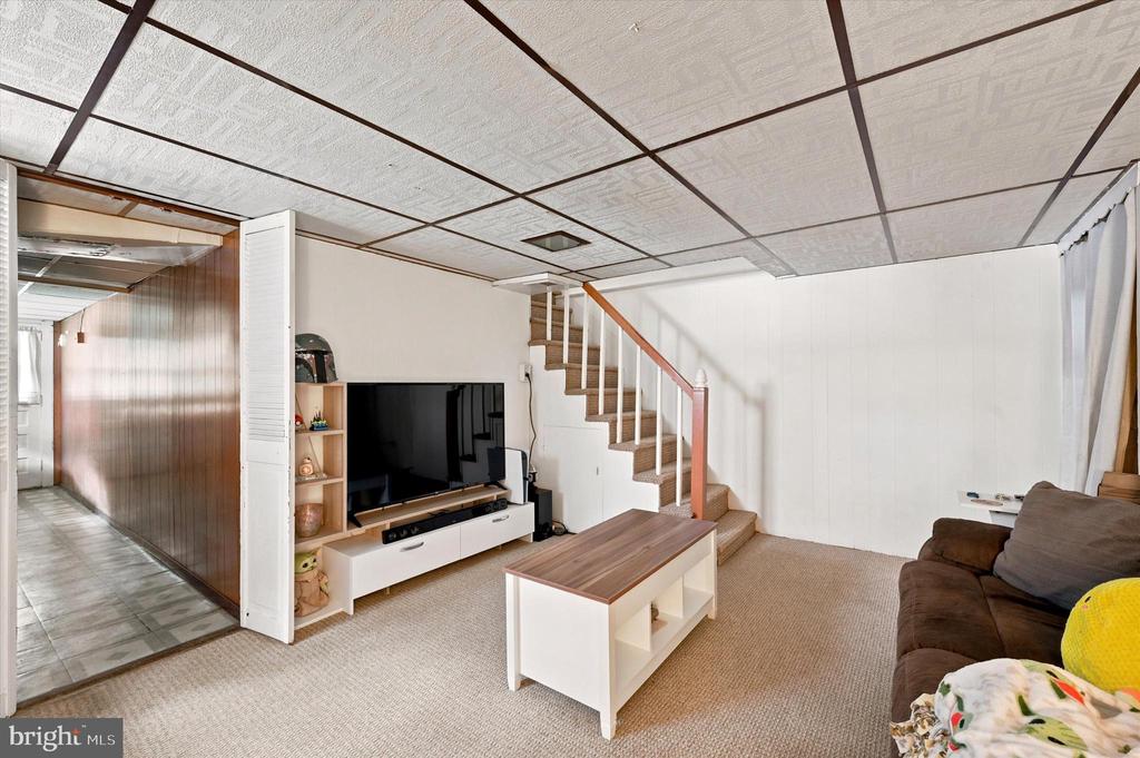 416 LAKEVIEW DRIVE