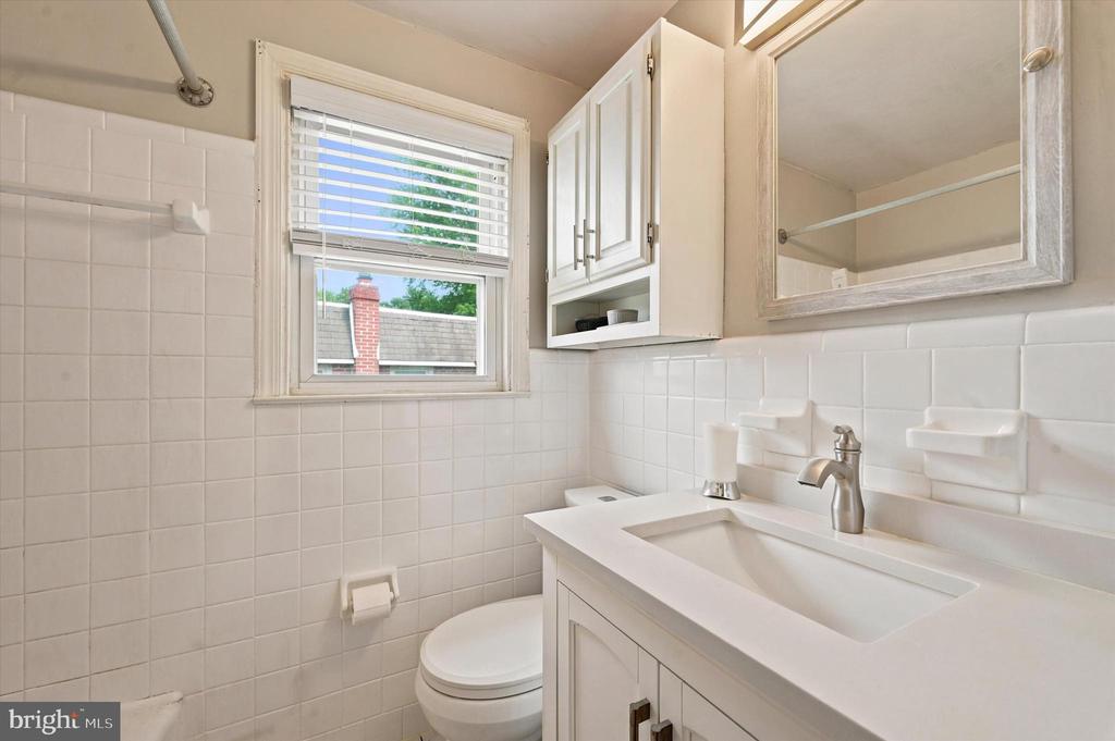 416 LAKEVIEW DRIVE