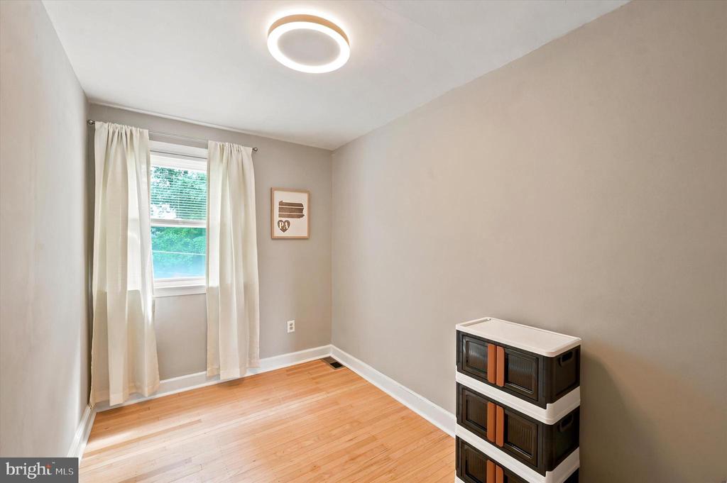 416 LAKEVIEW DRIVE