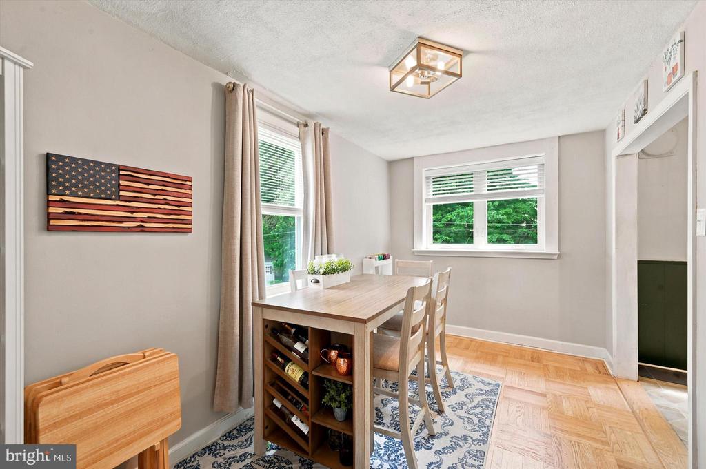 416 LAKEVIEW DRIVE