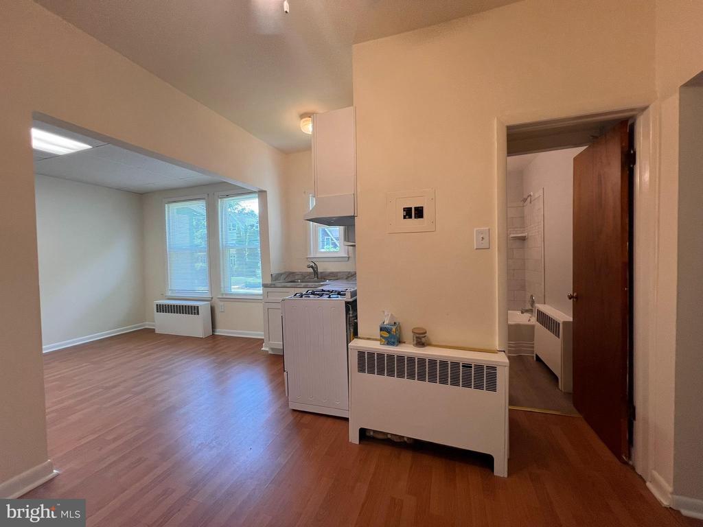 28-30 W GREENWOOD AVENUE