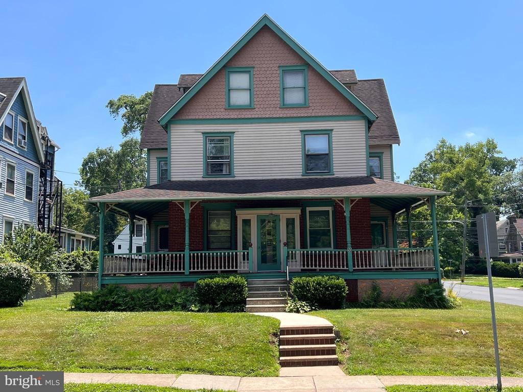28-30 W GREENWOOD AVENUE