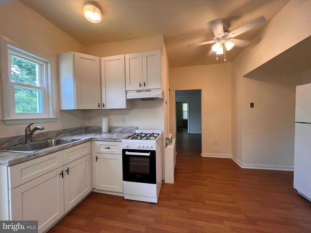 28-30 W GREENWOOD AVENUE