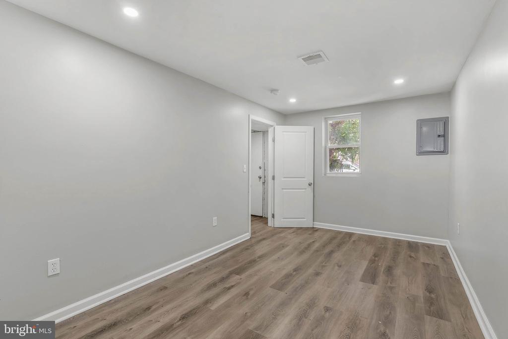 7052 ABERDEEN ROAD