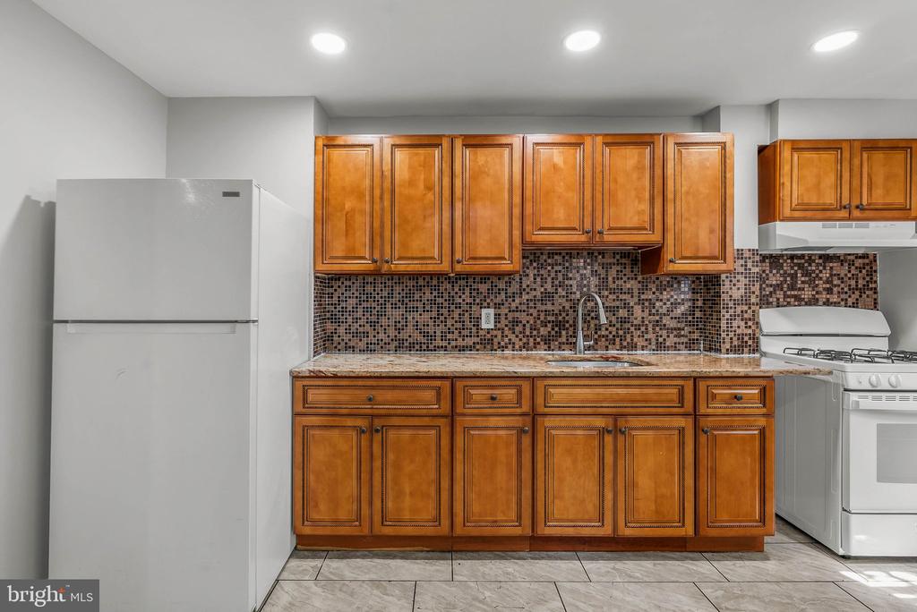 7052 ABERDEEN ROAD