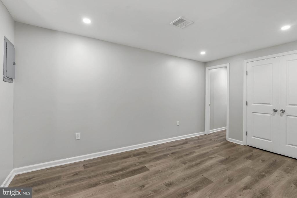 7052 ABERDEEN ROAD