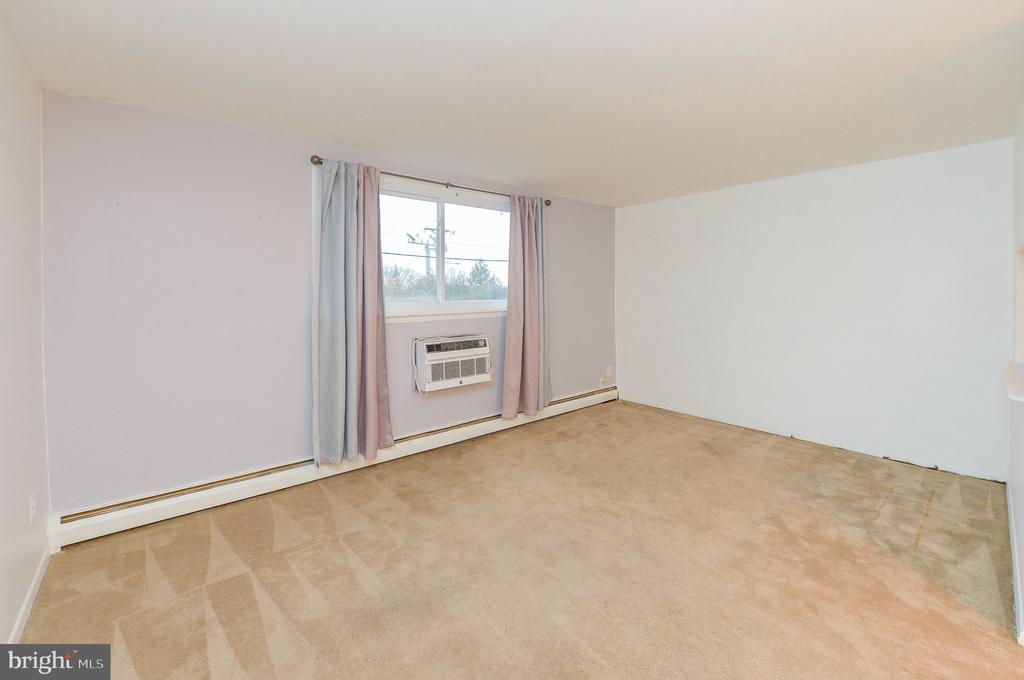 8115 W CHESTER PIKE Unit: #B-5E
