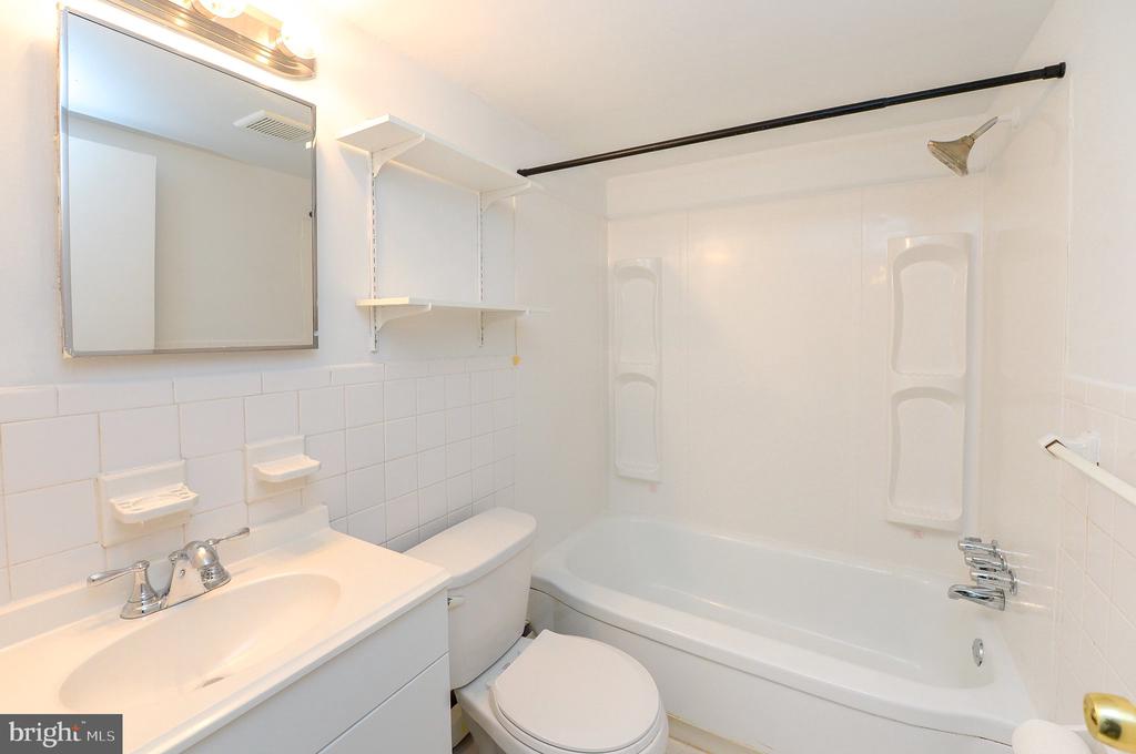 8115 W CHESTER PIKE Unit: #B-5E