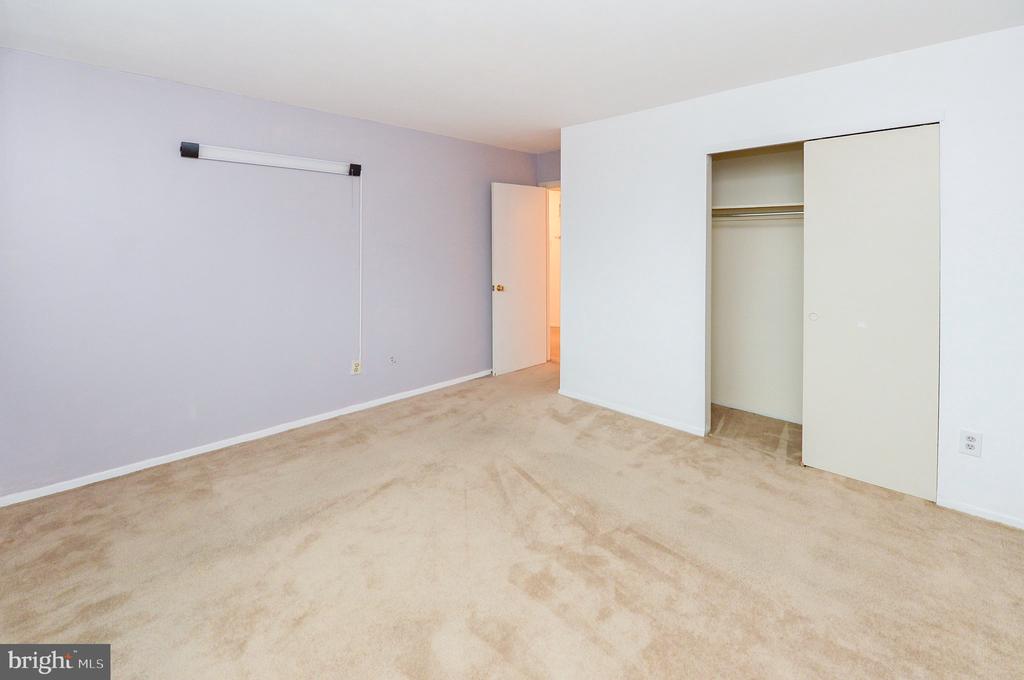 8115 W CHESTER PIKE Unit: #B-5E