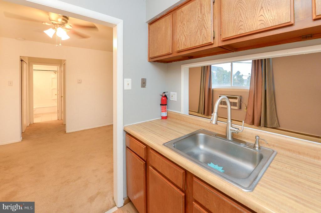8115 W CHESTER PIKE Unit: #B-5E