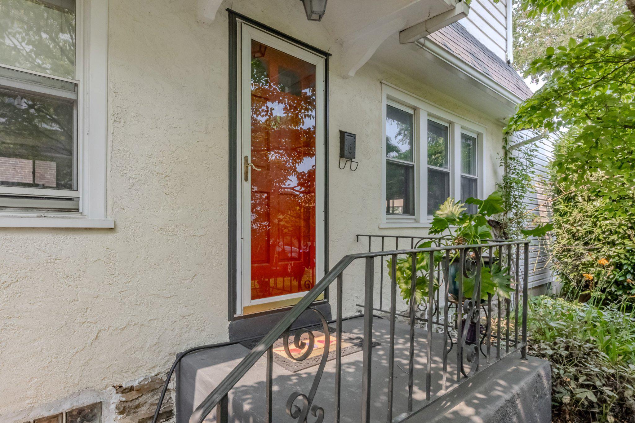 1029 LARCHMONT AVENUE