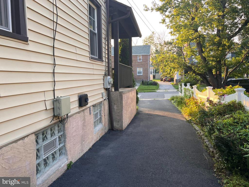 52 W ALBEMARLE AVENUE