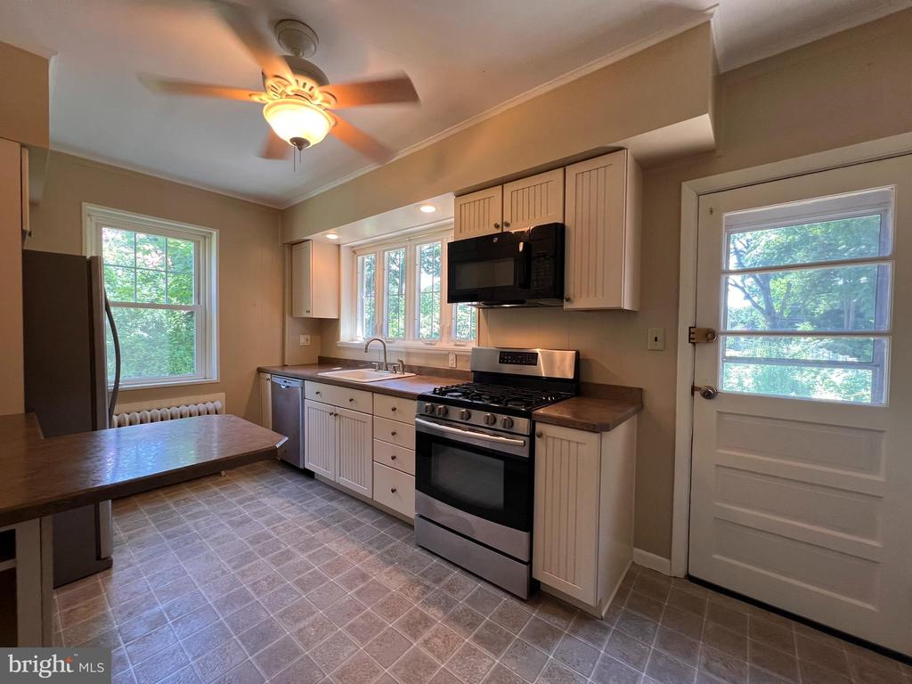 52 W ALBEMARLE AVENUE