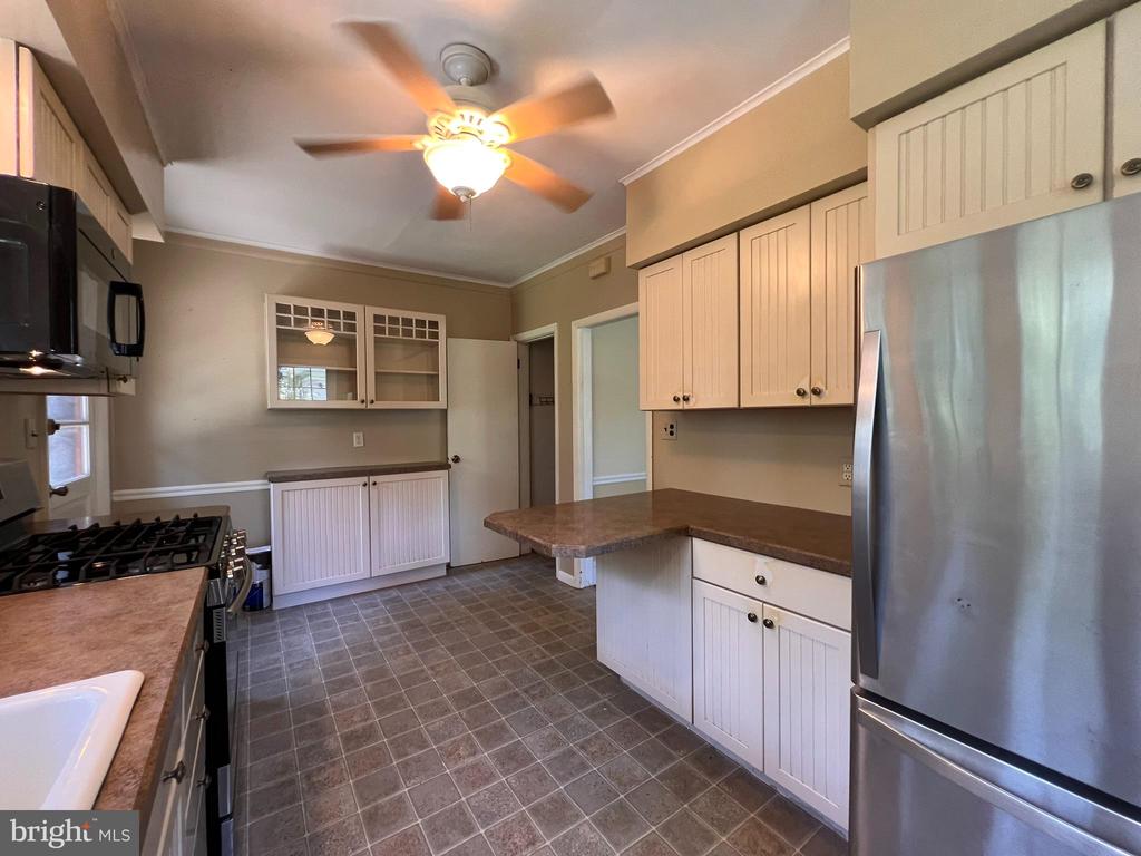 52 W ALBEMARLE AVENUE
