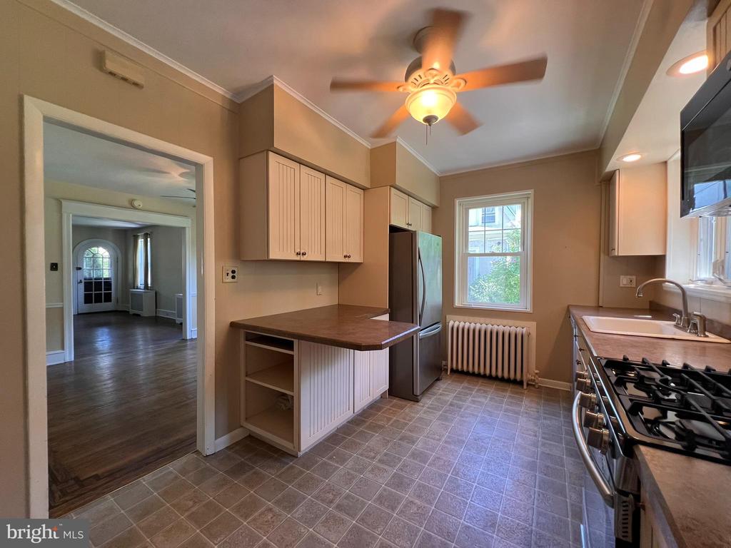 52 W ALBEMARLE AVENUE