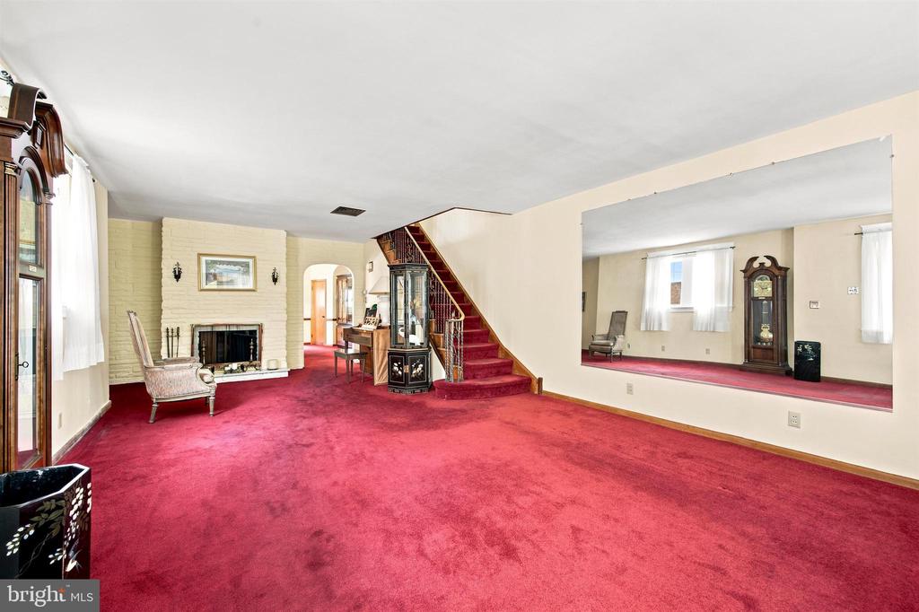 833 FERN STREET