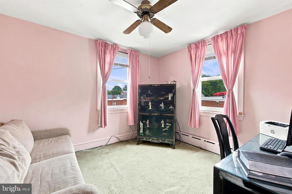 833 FERN STREET