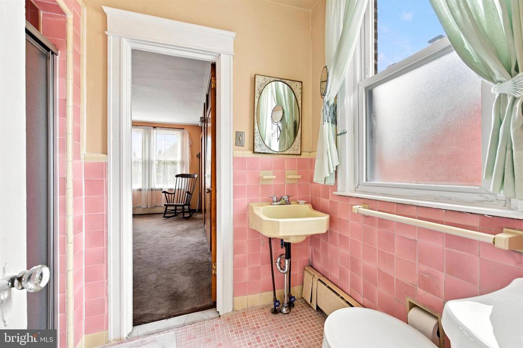 833 FERN STREET
