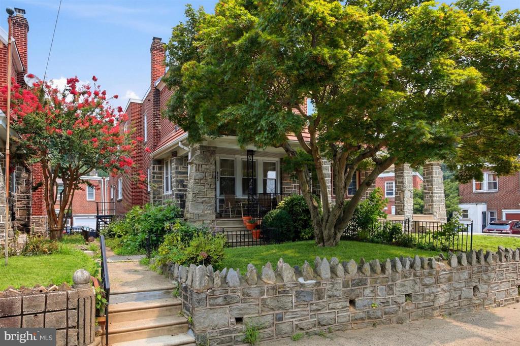 833 FERN STREET