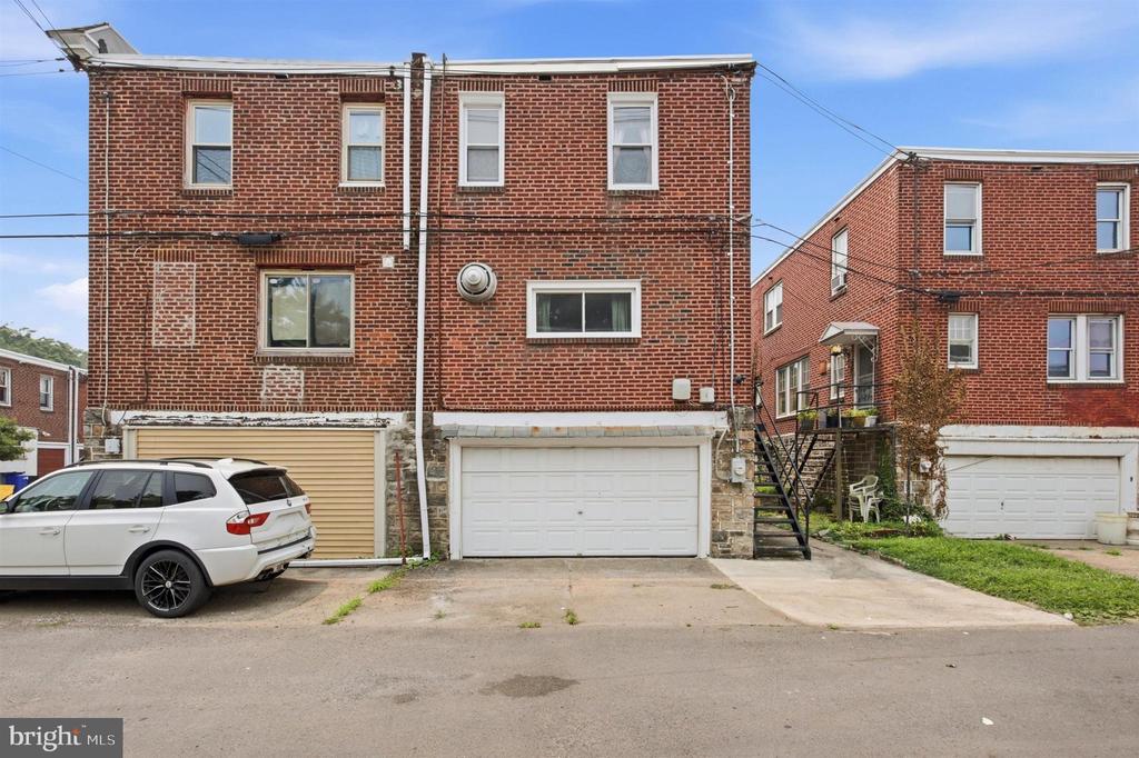 833 FERN STREET