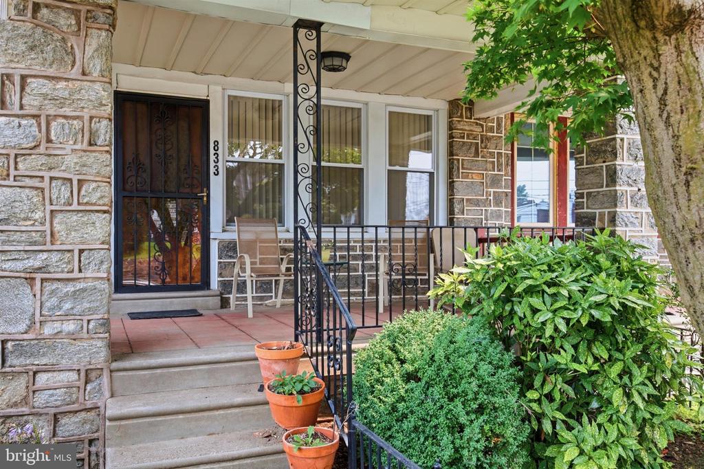 833 FERN STREET