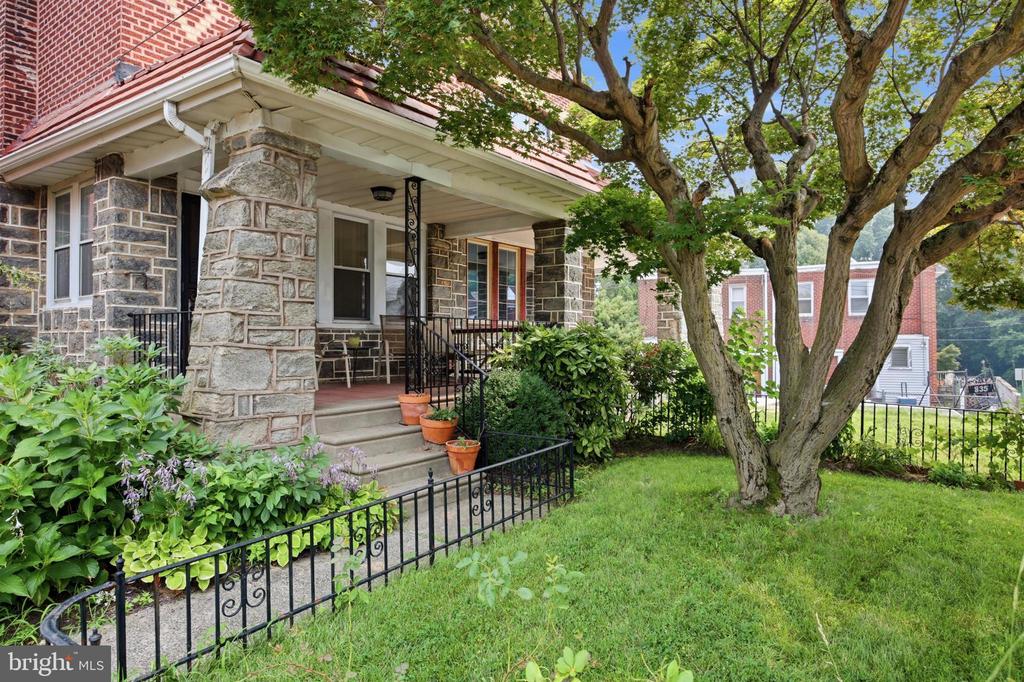 833 FERN STREET