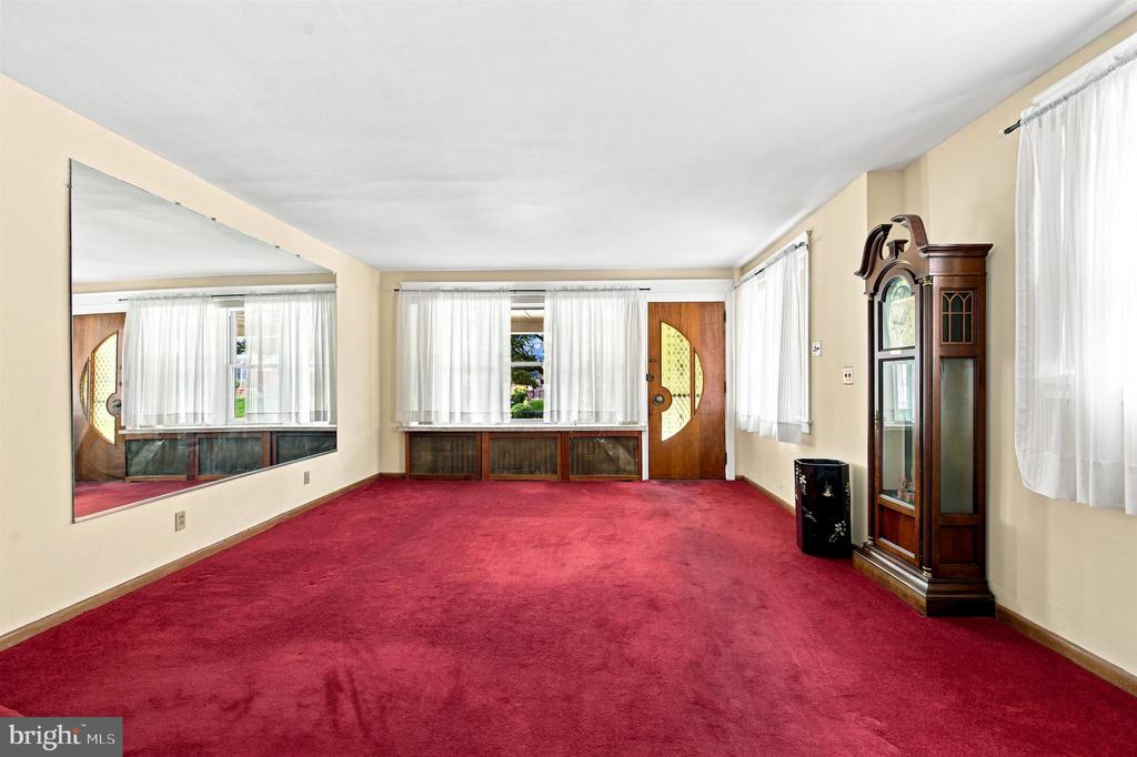 833 FERN STREET