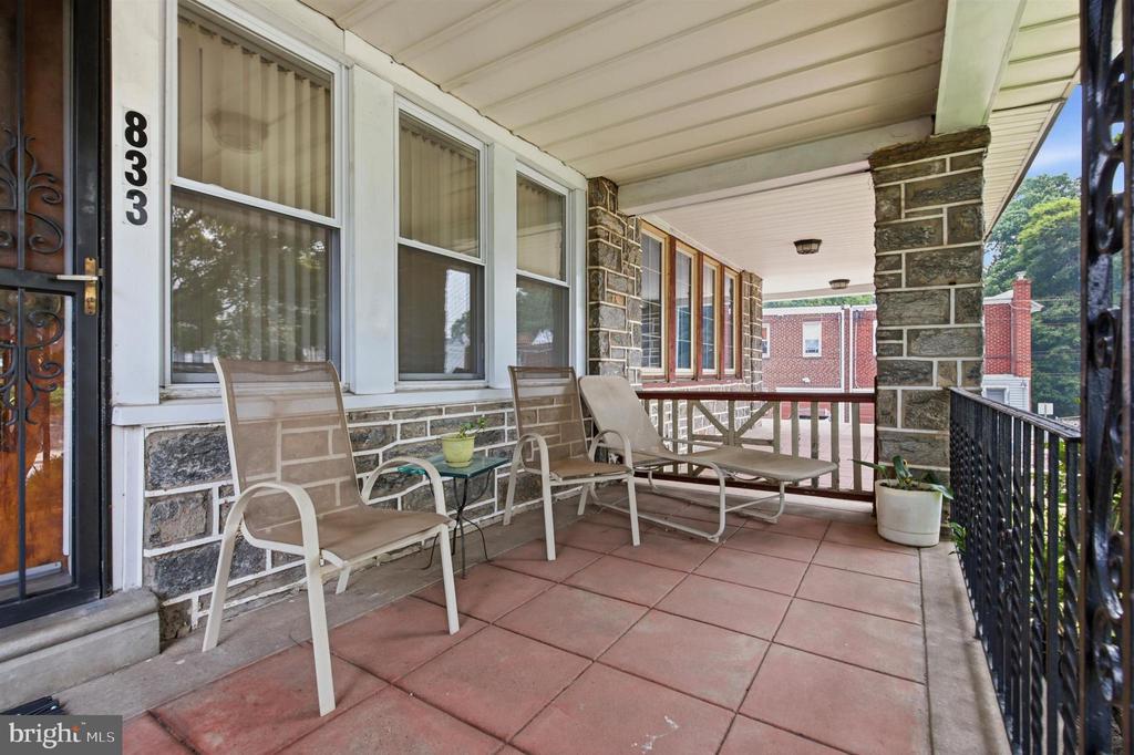 833 FERN STREET