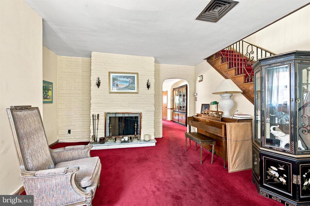 833 FERN STREET