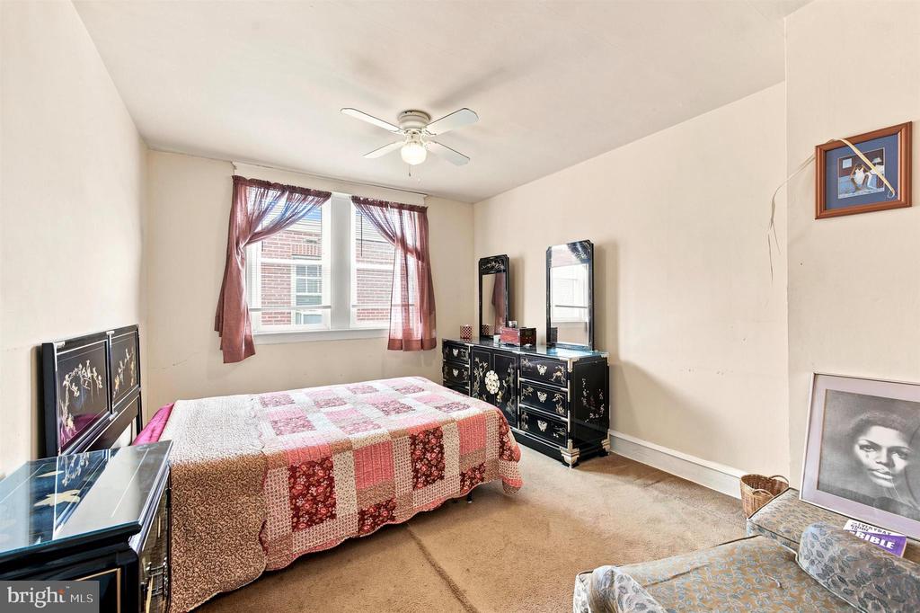 833 FERN STREET