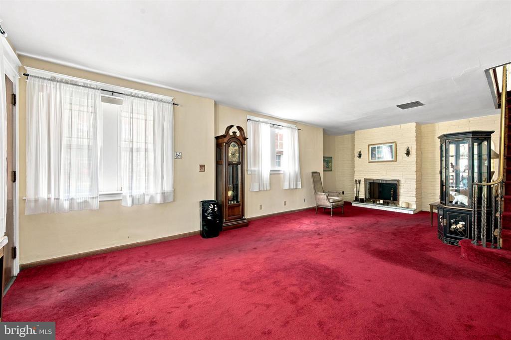 833 FERN STREET