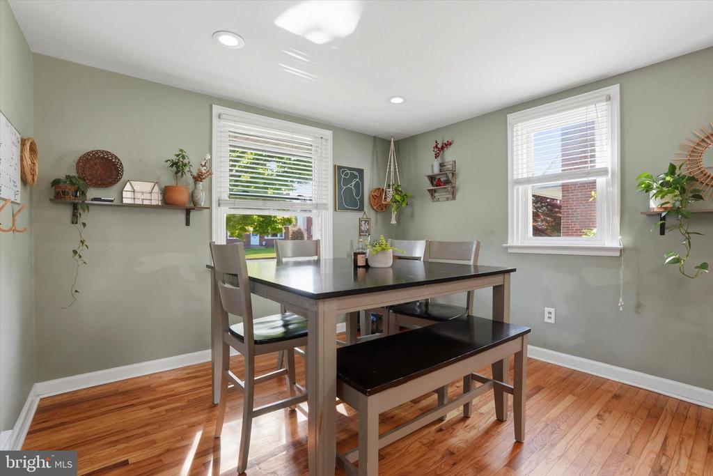 2621 ASHWOOD DRIVE