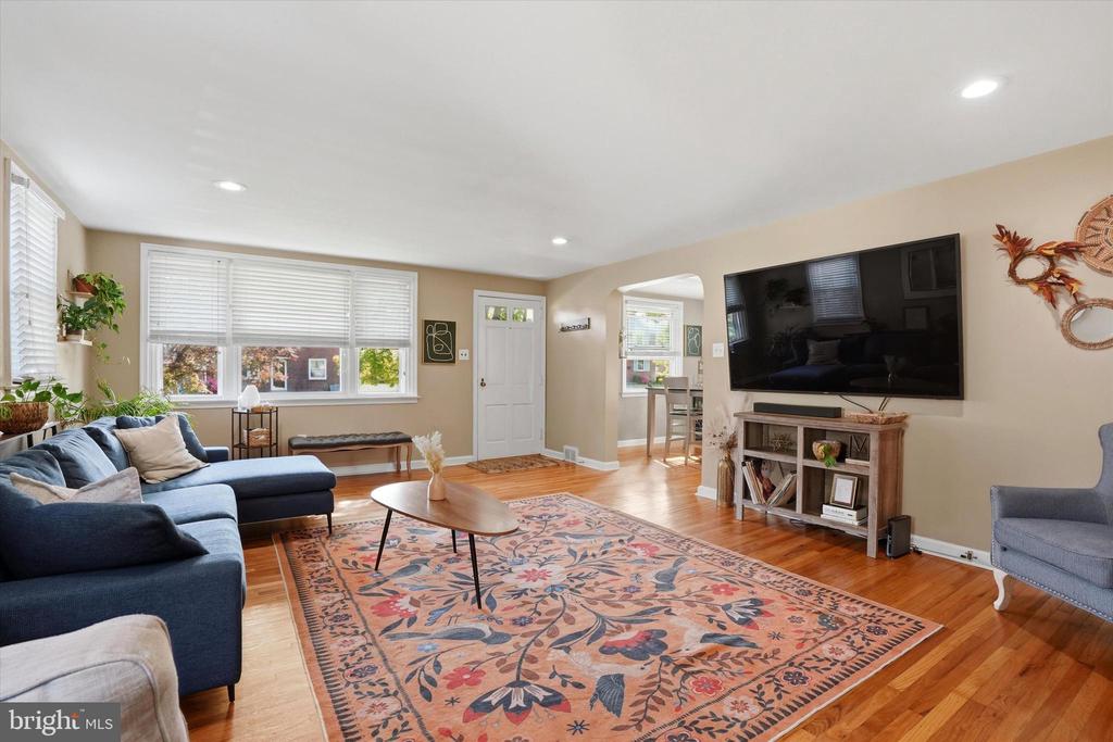 2621 ASHWOOD DRIVE