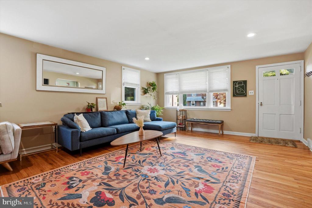 2621 ASHWOOD DRIVE
