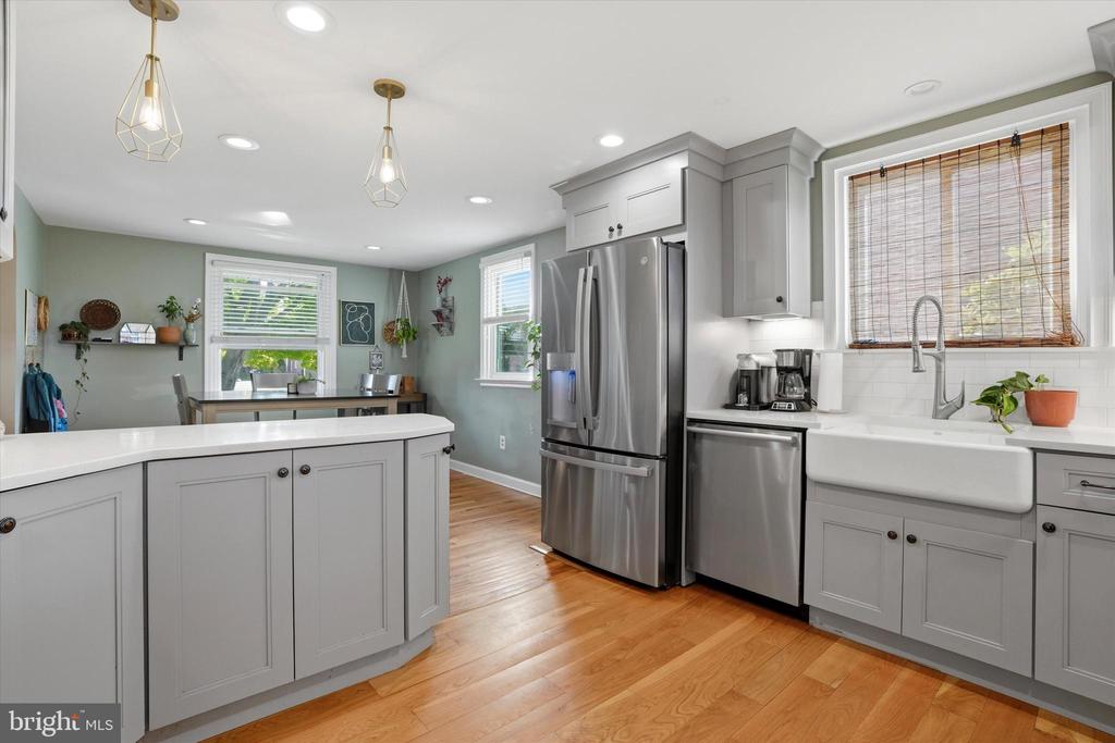 2621 ASHWOOD DRIVE