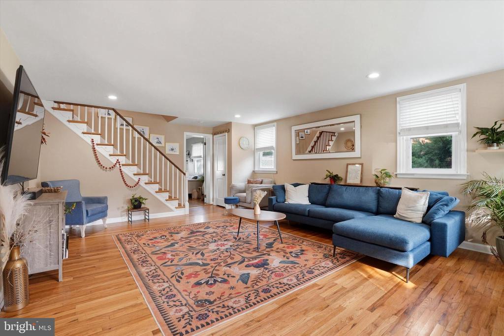2621 ASHWOOD DRIVE