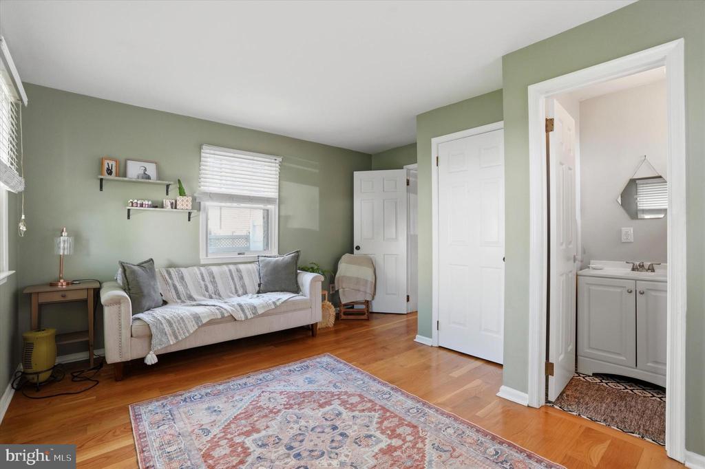 2621 ASHWOOD DRIVE
