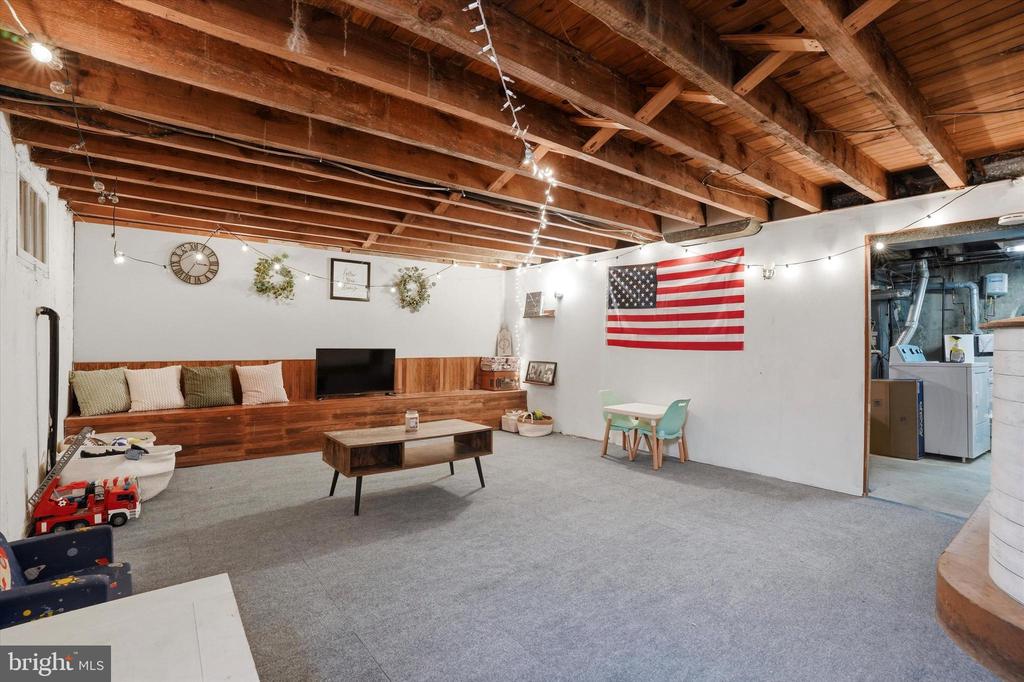 2621 ASHWOOD DRIVE