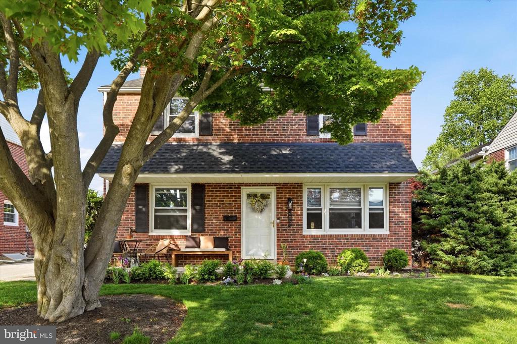 2621 ASHWOOD DRIVE