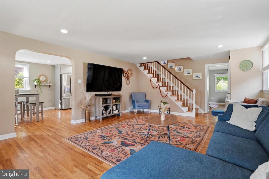 2621 ASHWOOD DRIVE