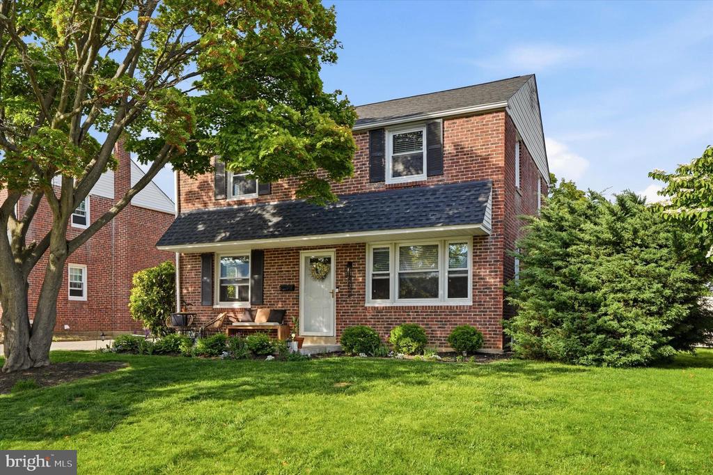 2621 ASHWOOD DRIVE
