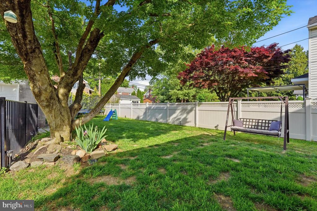 2621 ASHWOOD DRIVE