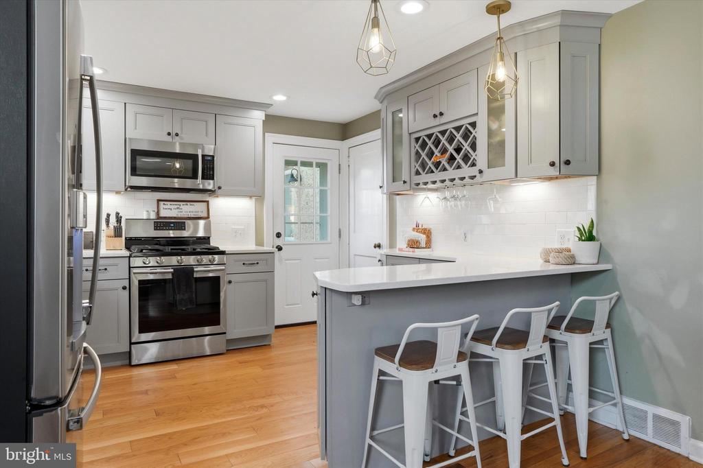 2621 ASHWOOD DRIVE