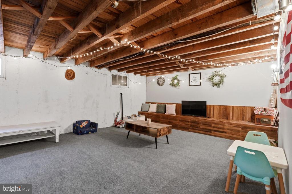 2621 ASHWOOD DRIVE
