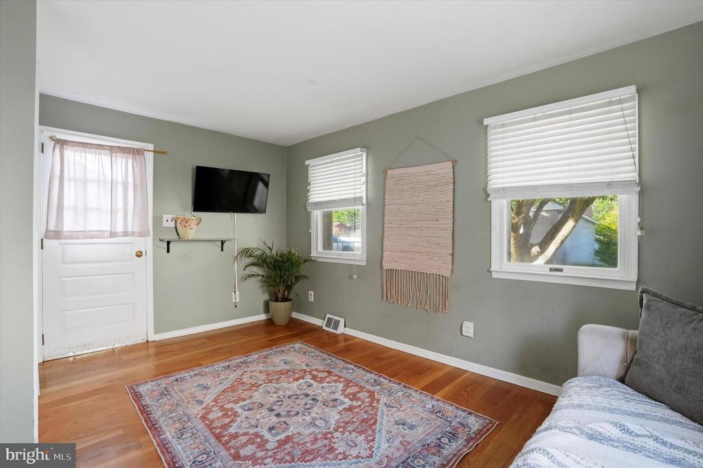 2621 ASHWOOD DRIVE