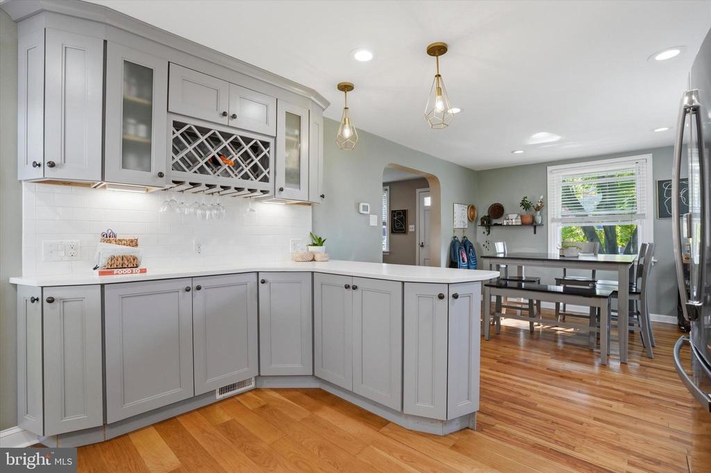 2621 ASHWOOD DRIVE