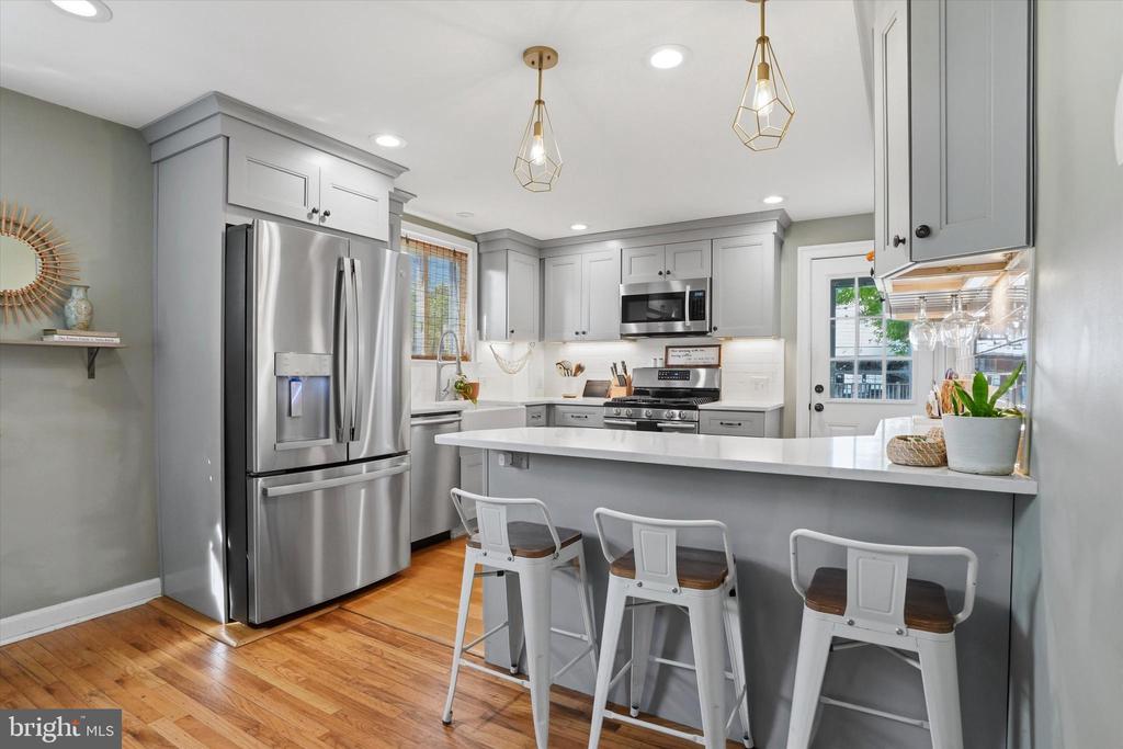 2621 ASHWOOD DRIVE